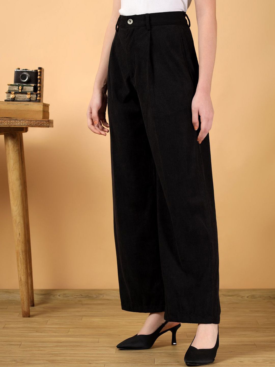 Kotty Women Relaxed Straight Leg Straight Fit High-Rise Easy Wash Corduroy Pleated Trousers