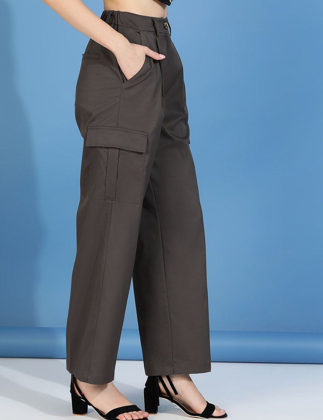 Kotty Women Relaxed Straight Fit High-Rise Pleated Trouser