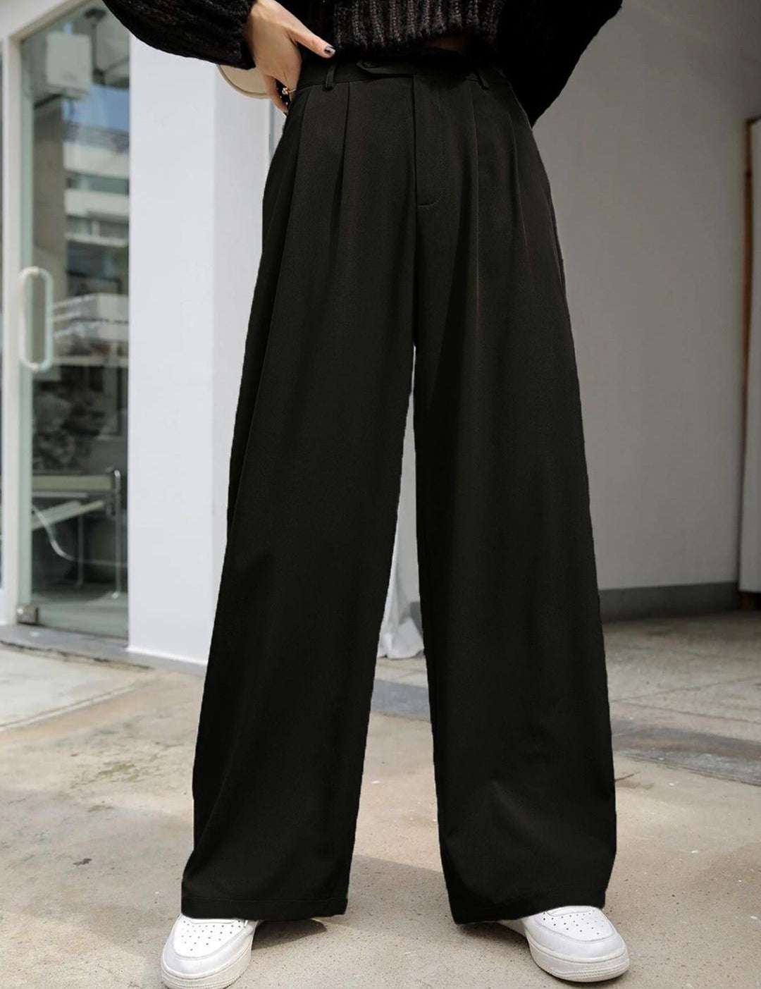 Kotty Women Relaxed Straight Leg Straight Fit High-Rise Easy Wash Pleated Trousers