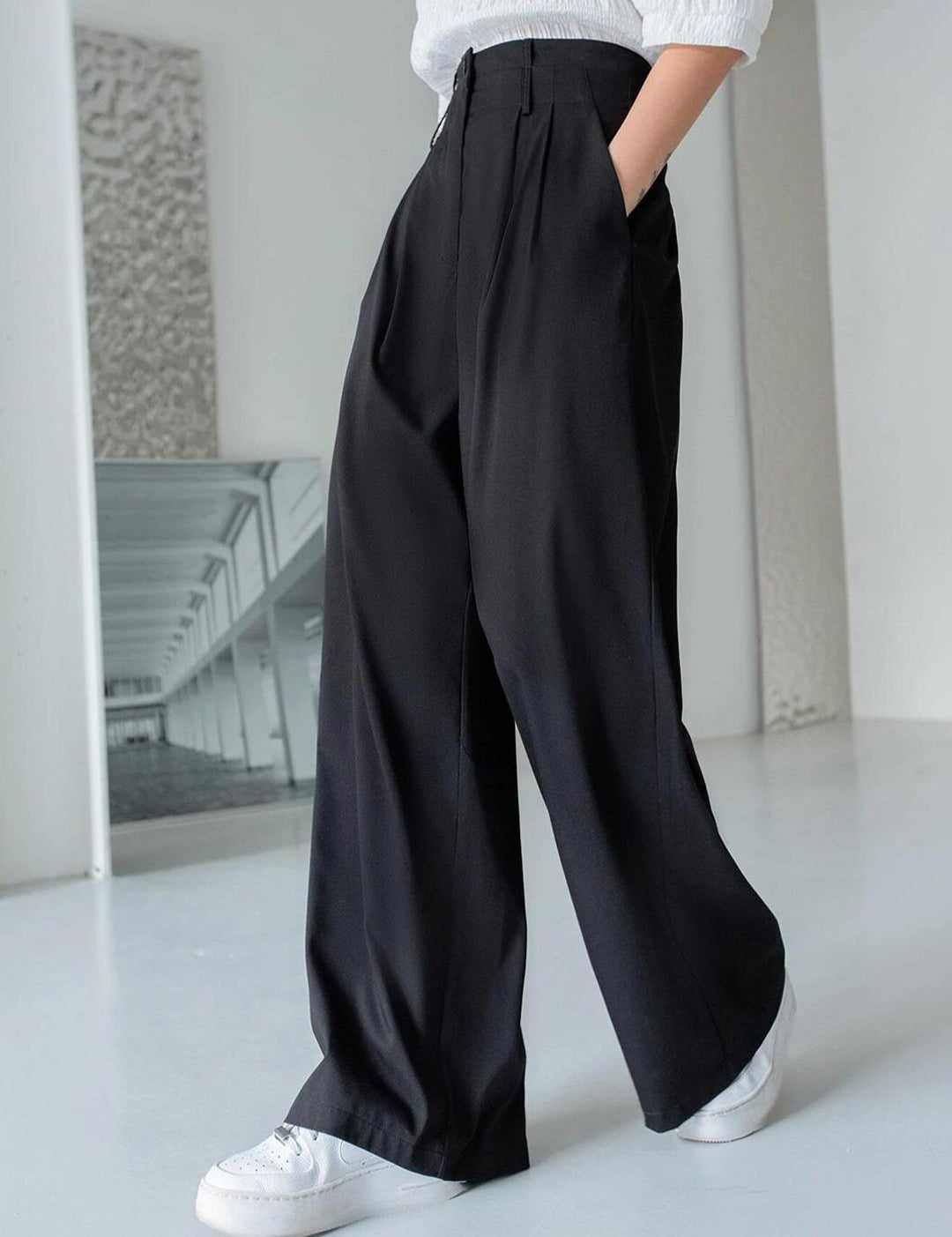 Kotty Women Relaxed Straight Leg Straight Fit High-Rise Parallel Trousers