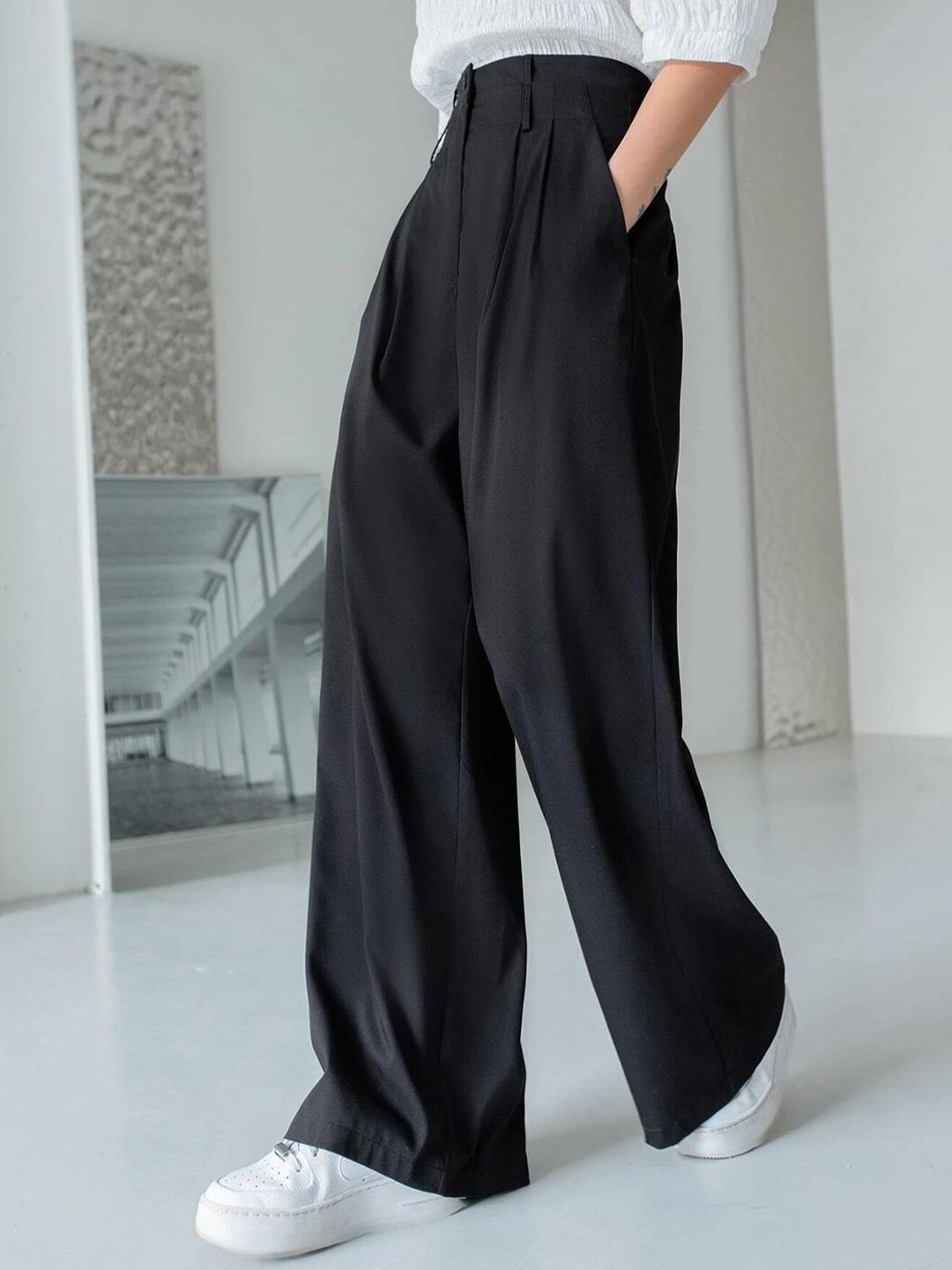 Kotty Women Relaxed Straight Leg Straight Fit High-Rise Parallel Trousers