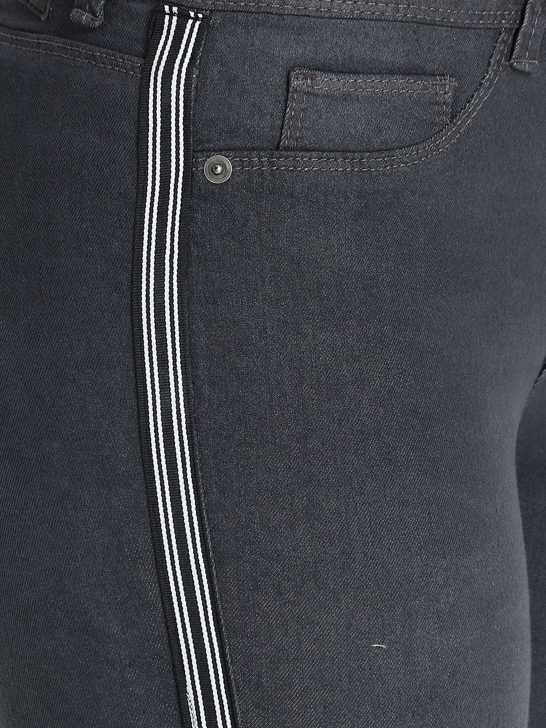 Kotty Women Black Skinny Fit High-Rise Clean Look Cropped Jeans