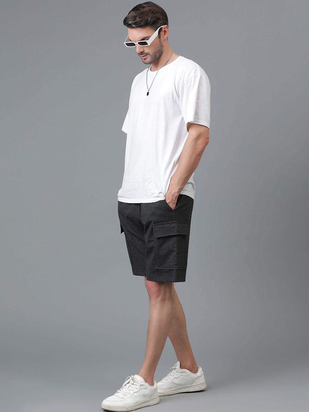 Kotty Men Low-Rise Cargo Shorts