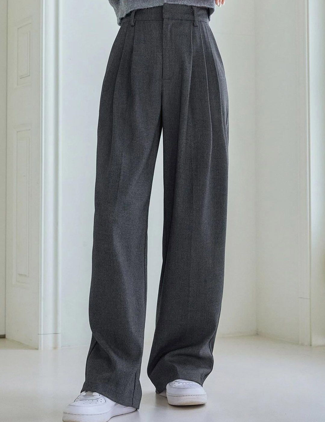 Kotty Women Grey Relaxed Straight Leg Straight Fit High-Rise Pleated Trousers