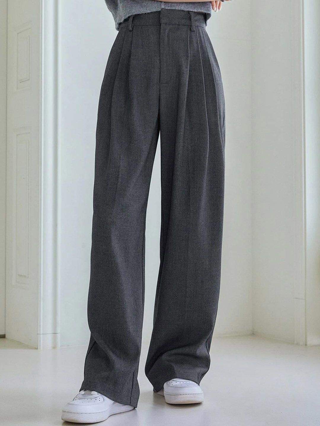 Kotty Women Grey Relaxed Straight Leg Straight Fit High-Rise Pleated Trousers