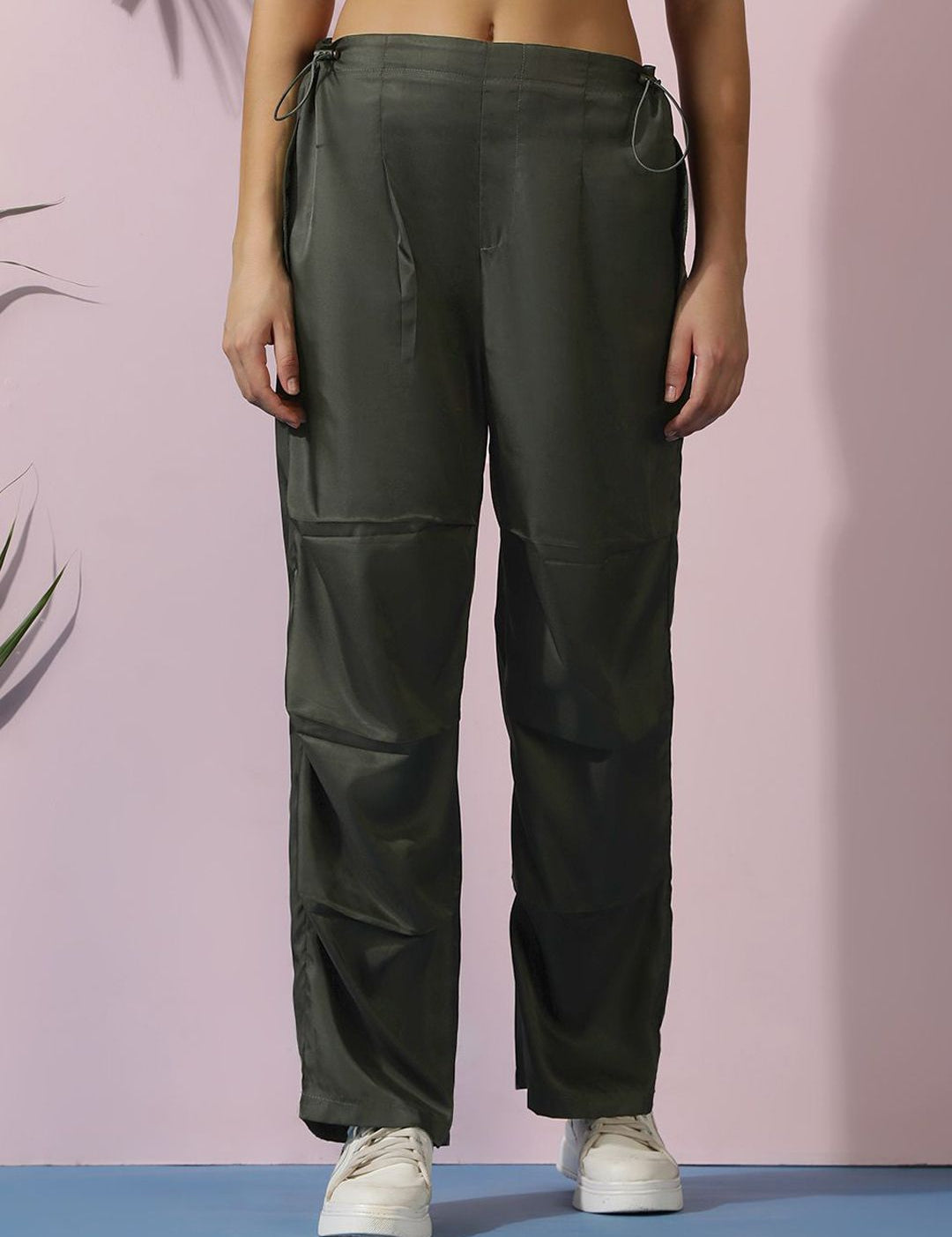 Kotty Women Relaxed High-Rise Easy Wash Pleated Cargos Trousers