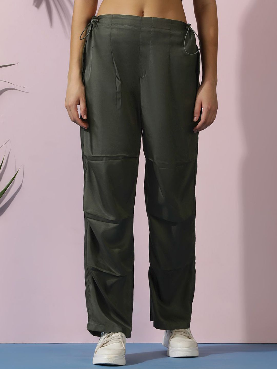 Kotty Women Relaxed High-Rise Easy Wash Pleated Cargos Trousers