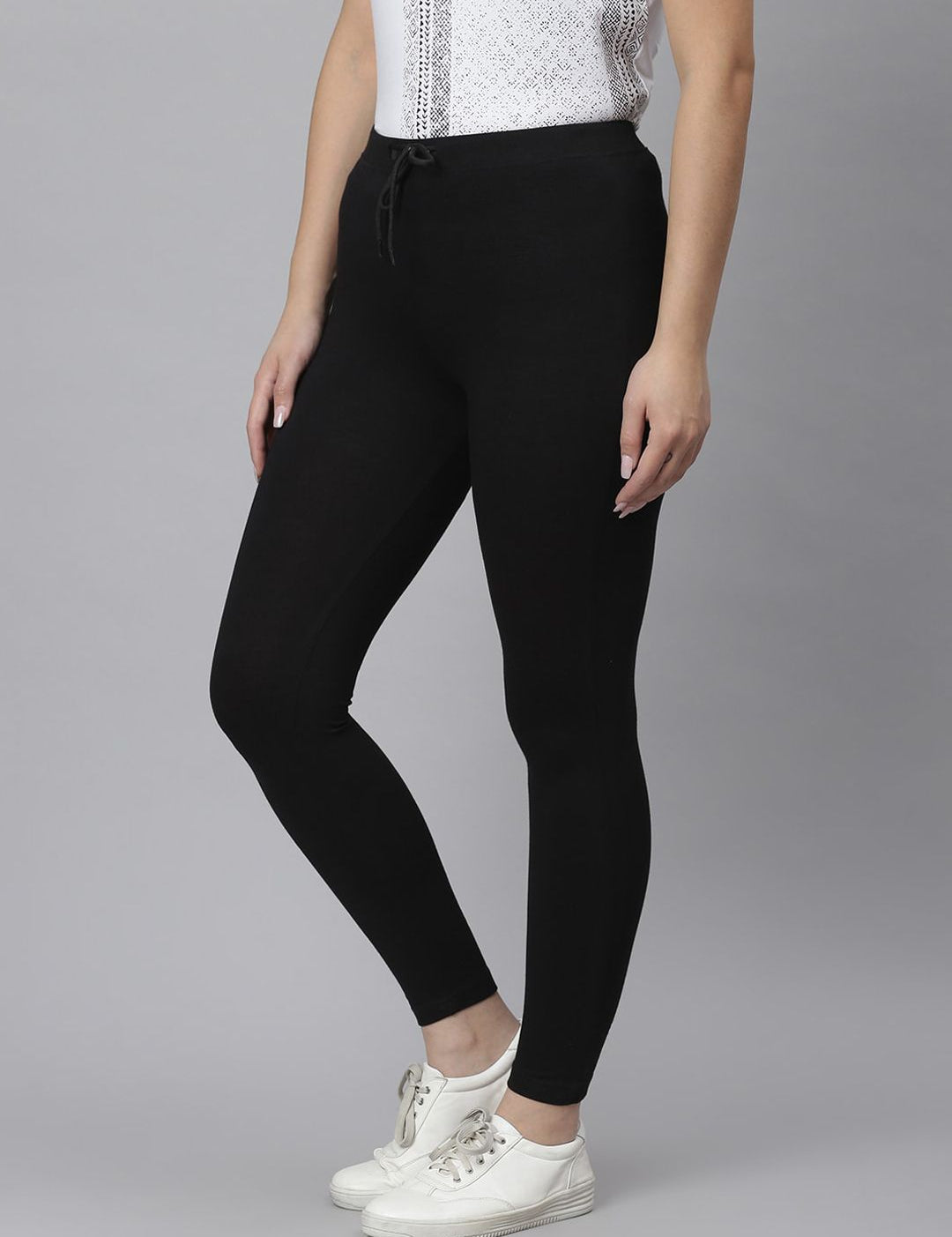 Kotty Women Black Solid Straight-Fit Track Pants
