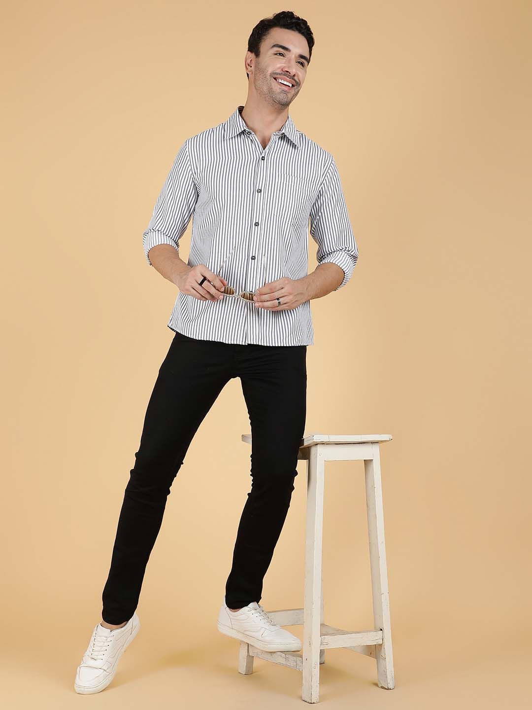 Kotty Men Relaxed Fit Spread Collar Striped Casual Shirt