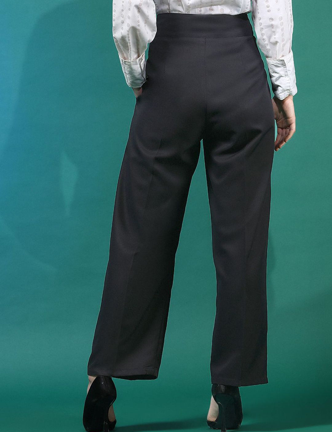 Kotty Women Relaxed Straight Fit High-Rise Easy Wash Pleated Trousers