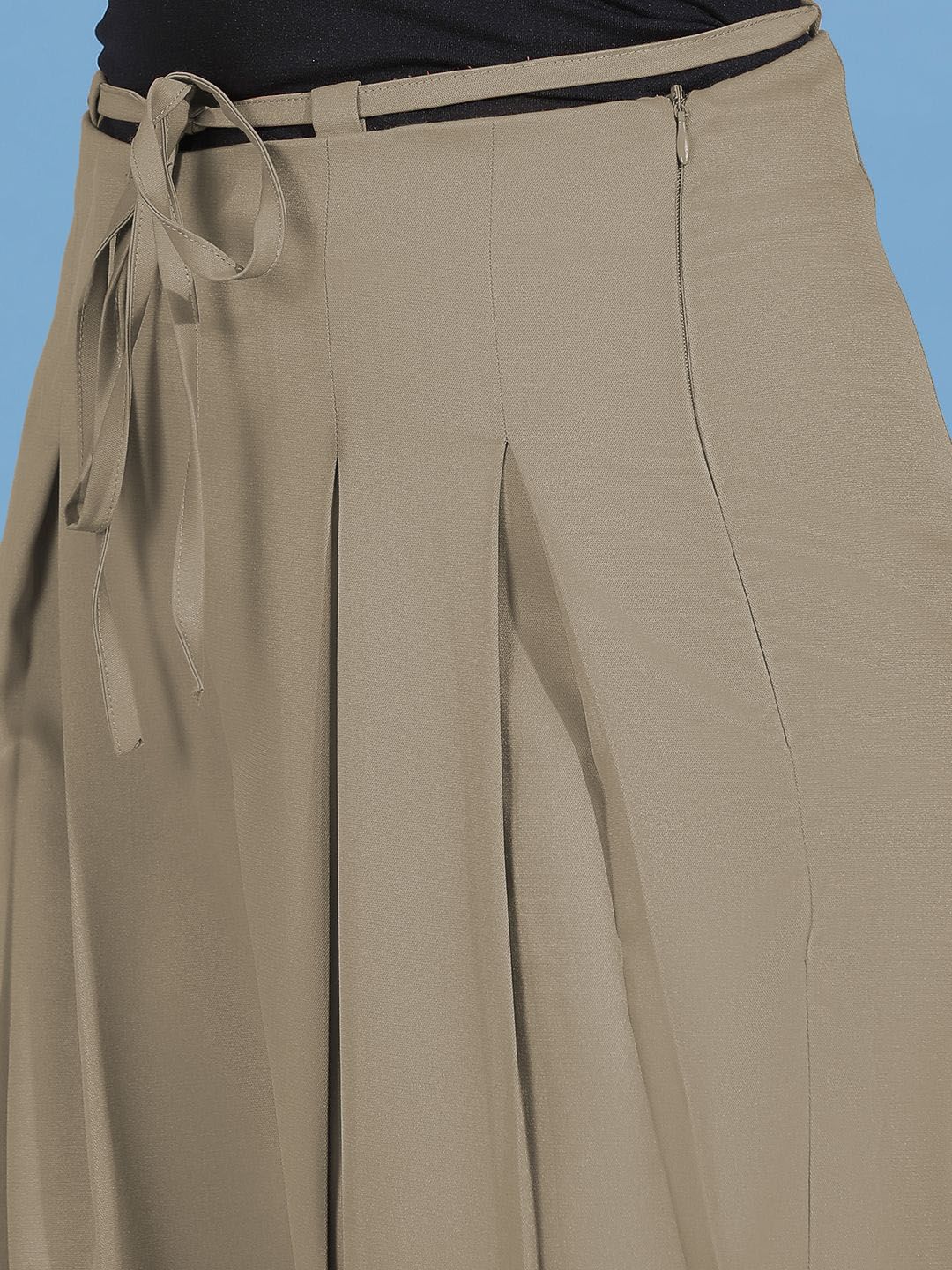 Kotty Women Relaxed Straight Fit High-Rise Easy Wash Pleated Trousers