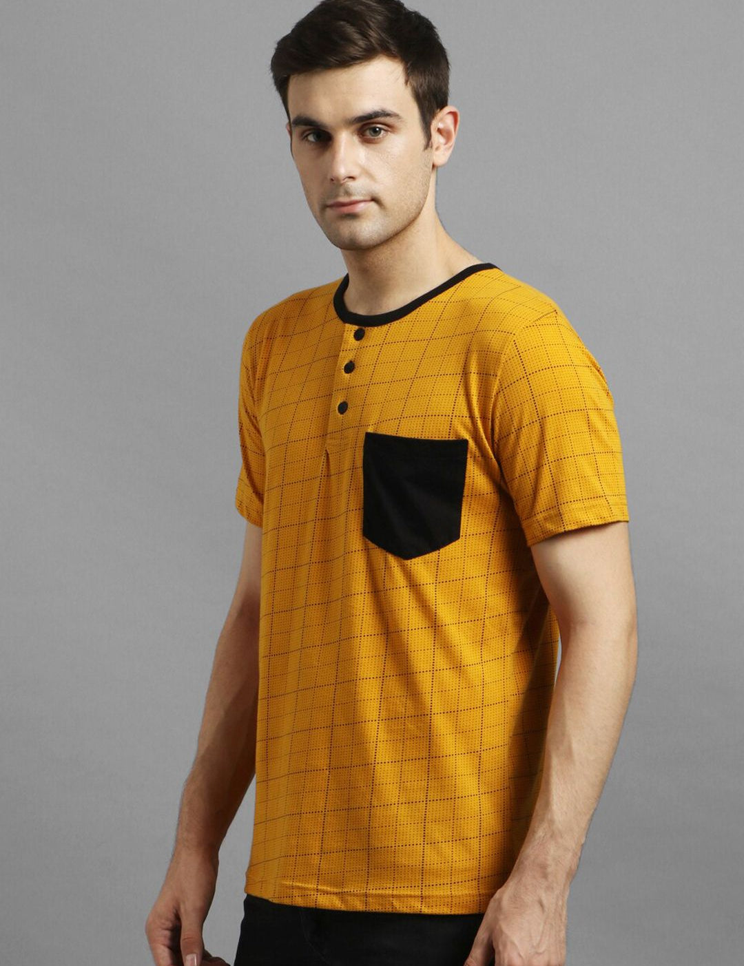 Kotty Men Yellow & Black Checked Henley T-shirt