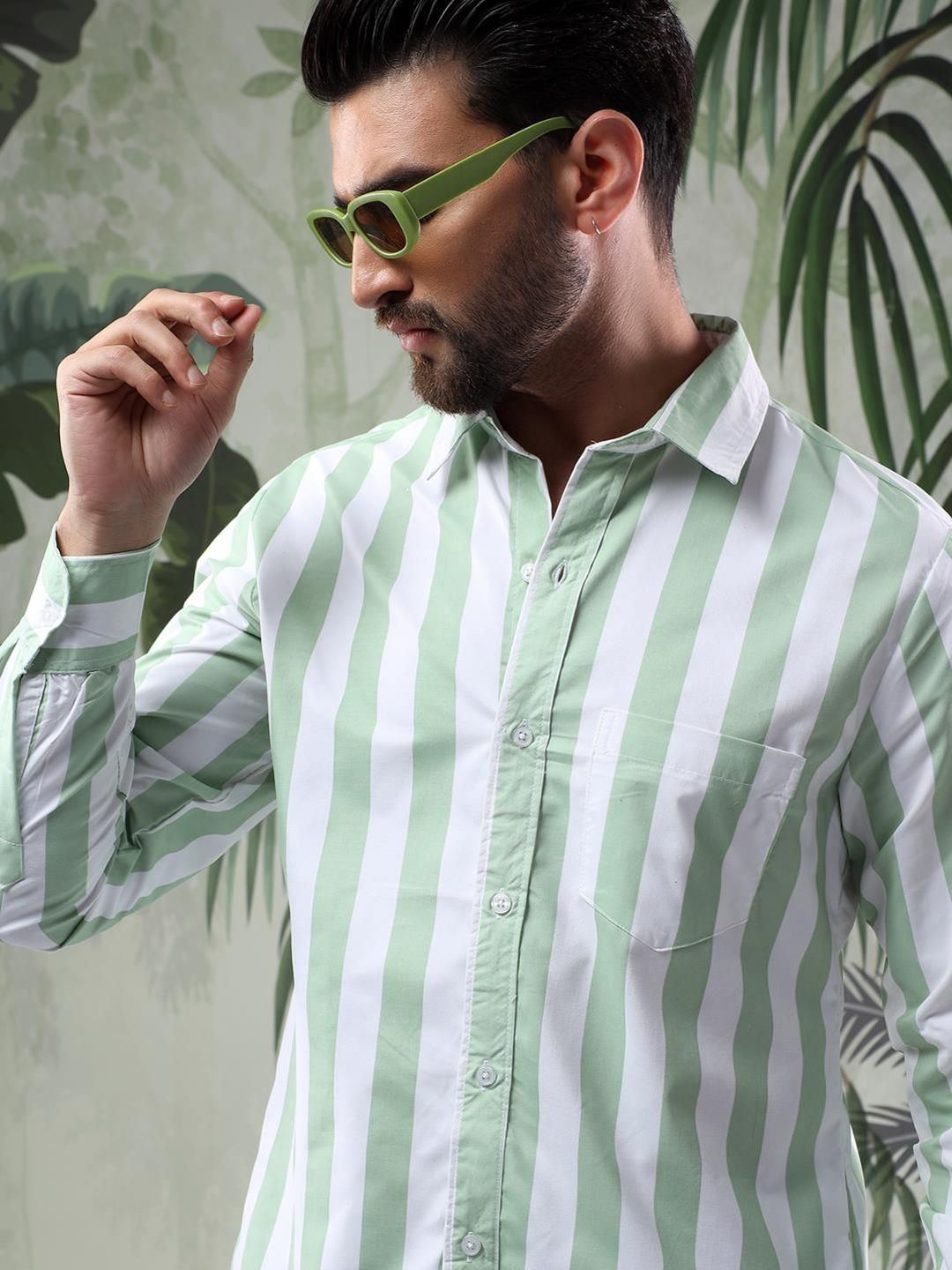 Kotty Men Spread Collar Vertical Striped Casual Shirt