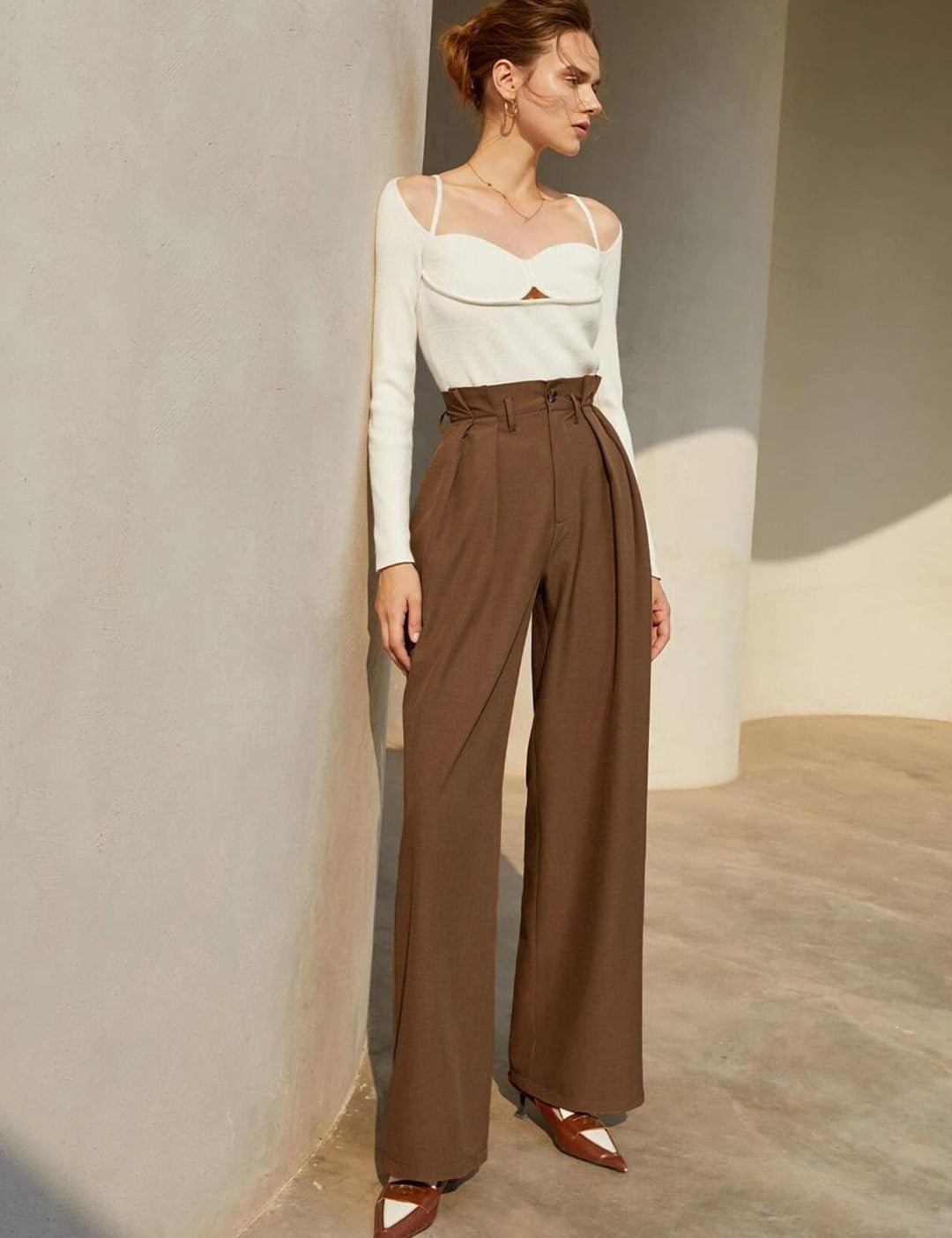 Kotty Women Relaxed Straight Leg Straight Fit High-Rise Cotton Pleated Trousers