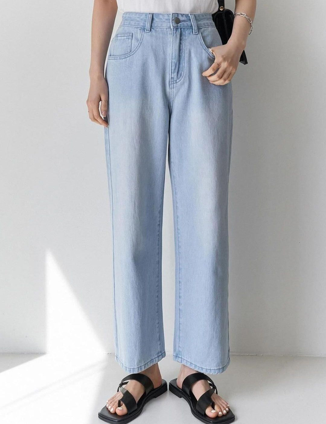 Kotty Women Relaxed Fit High-Rise Clean Look Heavy Fade Stretchable Jeans