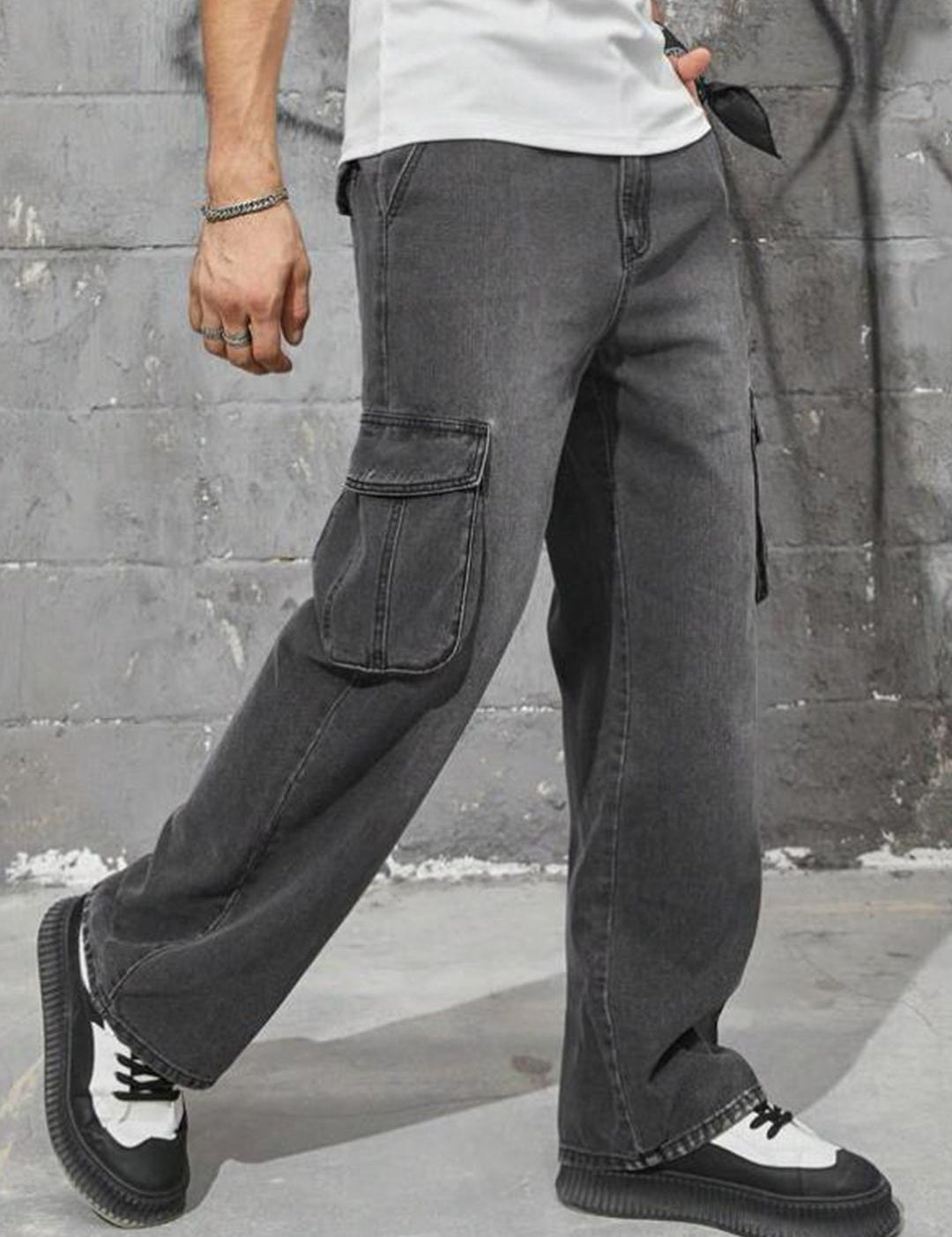 Kotty Men Jean Low-Rise Clean Look Light Fade Stretchable Cargo Jeans