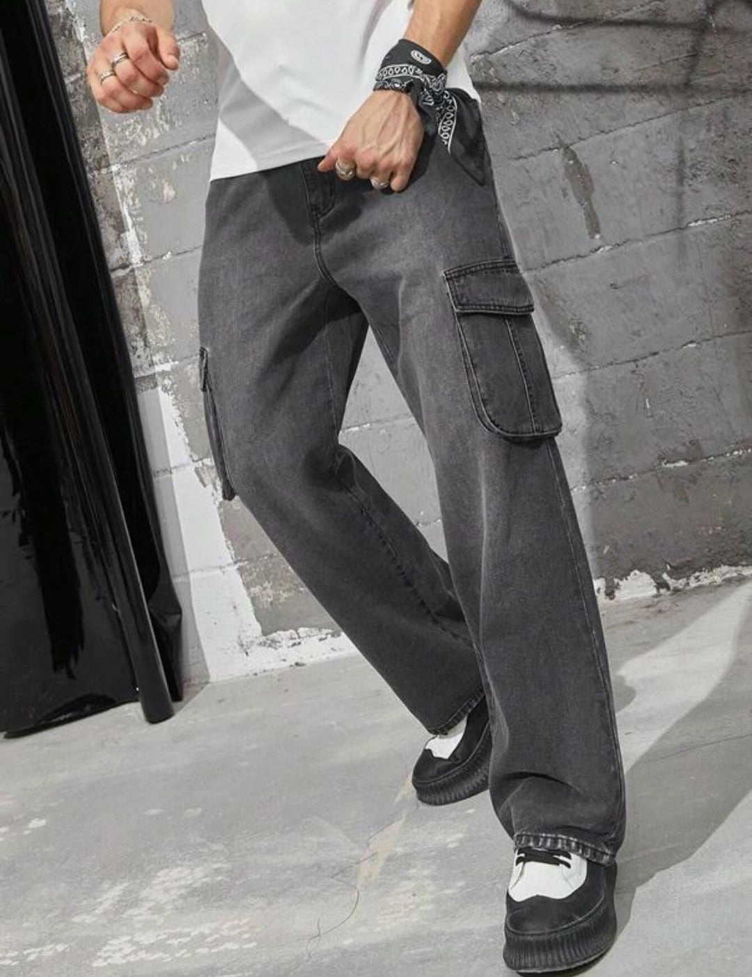 Kotty Men Jean Light Fade Low-Rise Stretchable Cargo Jeans