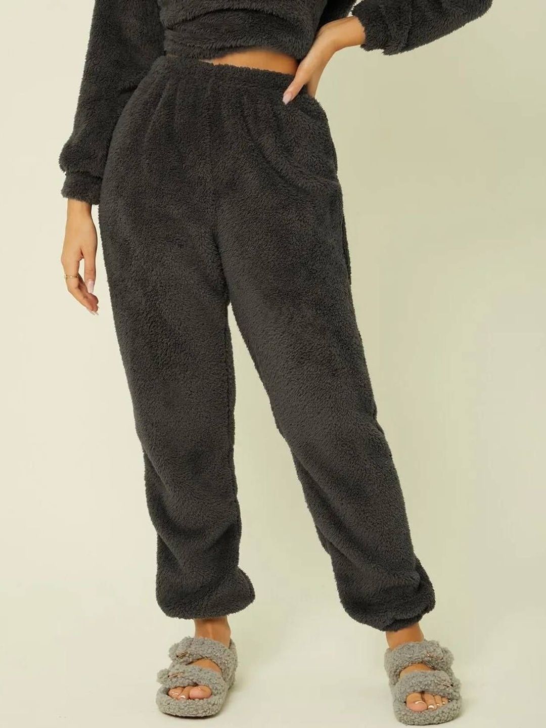 Kotty Women Faux Fur High-Rise Joggers Fit Trousers