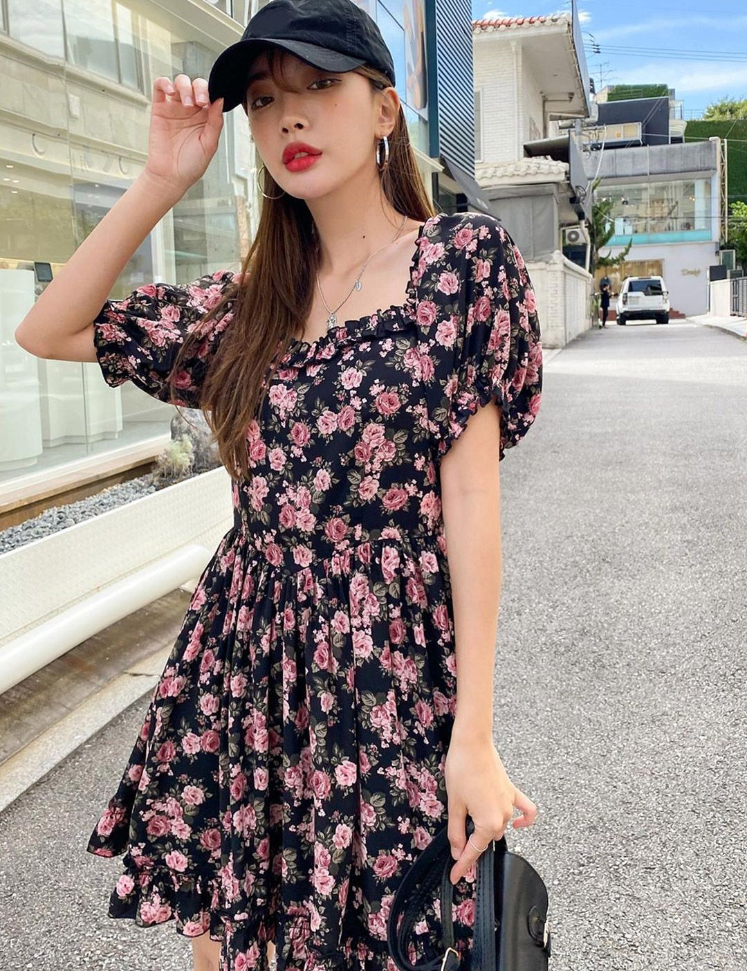 Kotty Black & Pink Floral Printed Sweetheart Neck Puff Sleeves Crepe Fit & Flare Dress