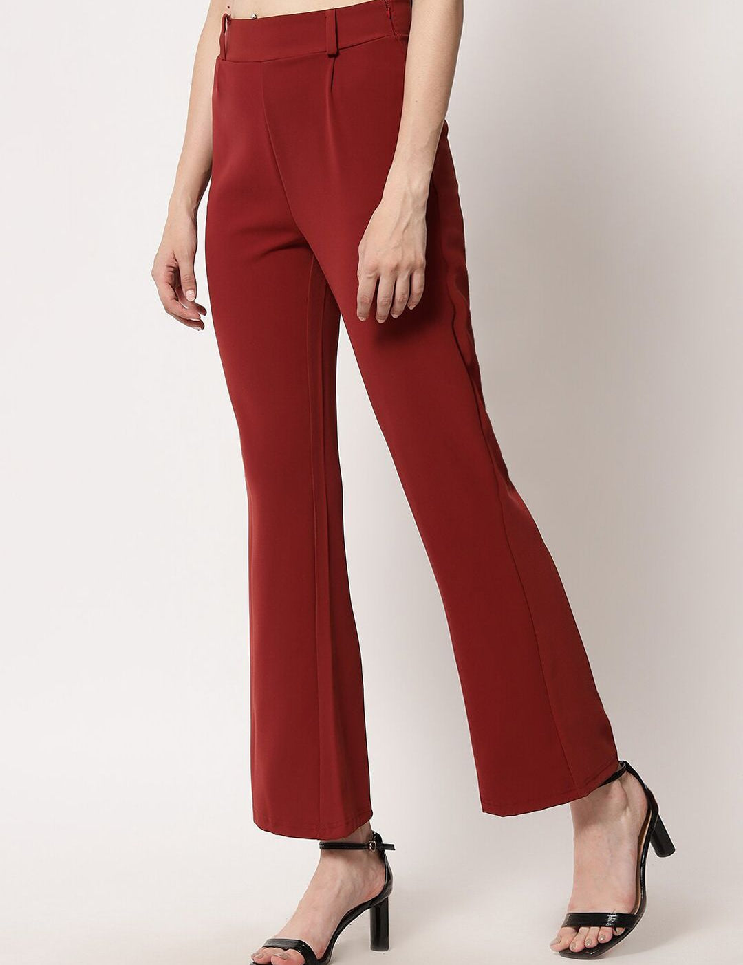 Kotty Women Relaxed Straight Leg Straight Fit High-Rise Easy Wash Pleated Trousers