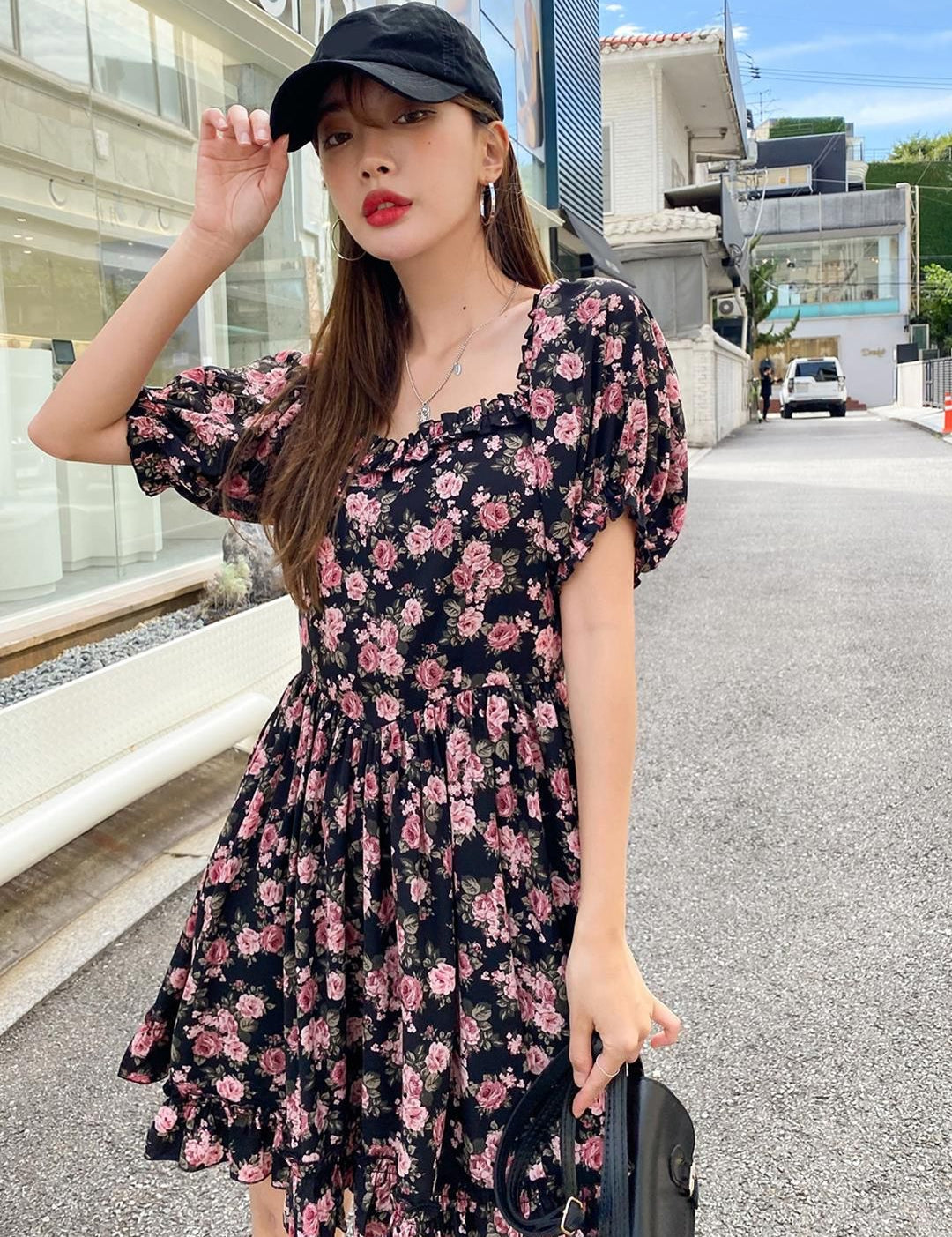 Kotty Navy Blue & Pink Floral Printed Sweetheart Neck Puffed Sleeves Fit & Flare Dress