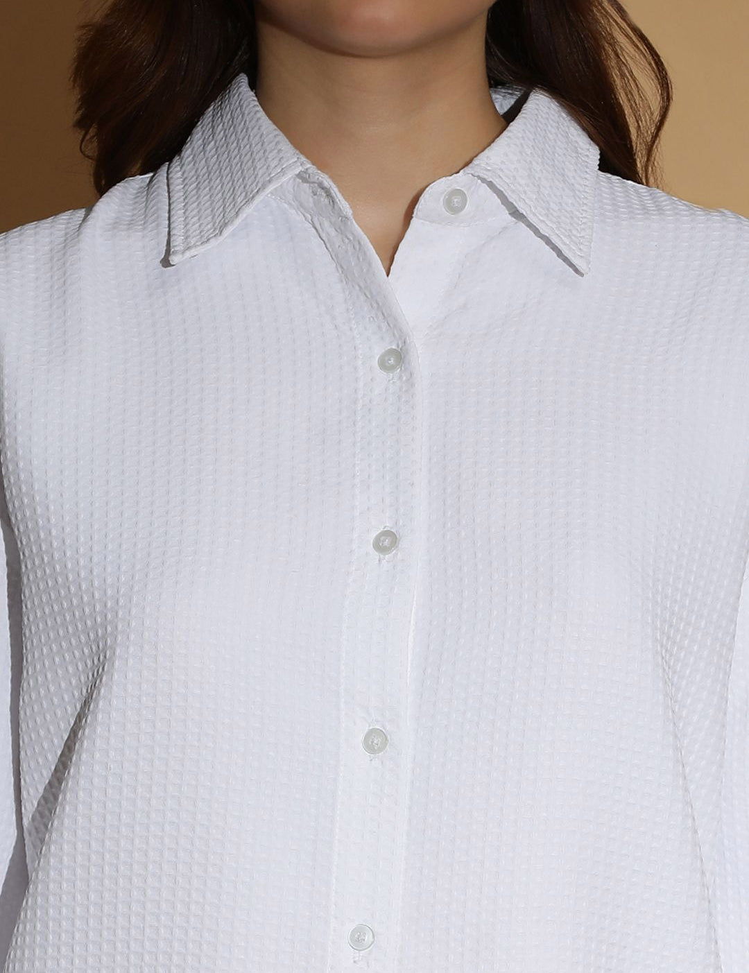 Kotty White Self Design Shirt With Shorts