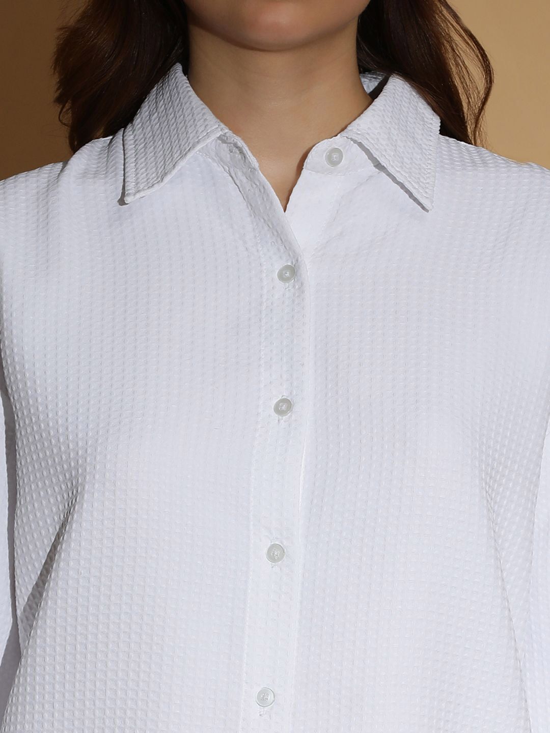 Kotty White Self Design Shirt With Shorts