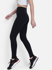 Kotty Women Black & White Printed Tights