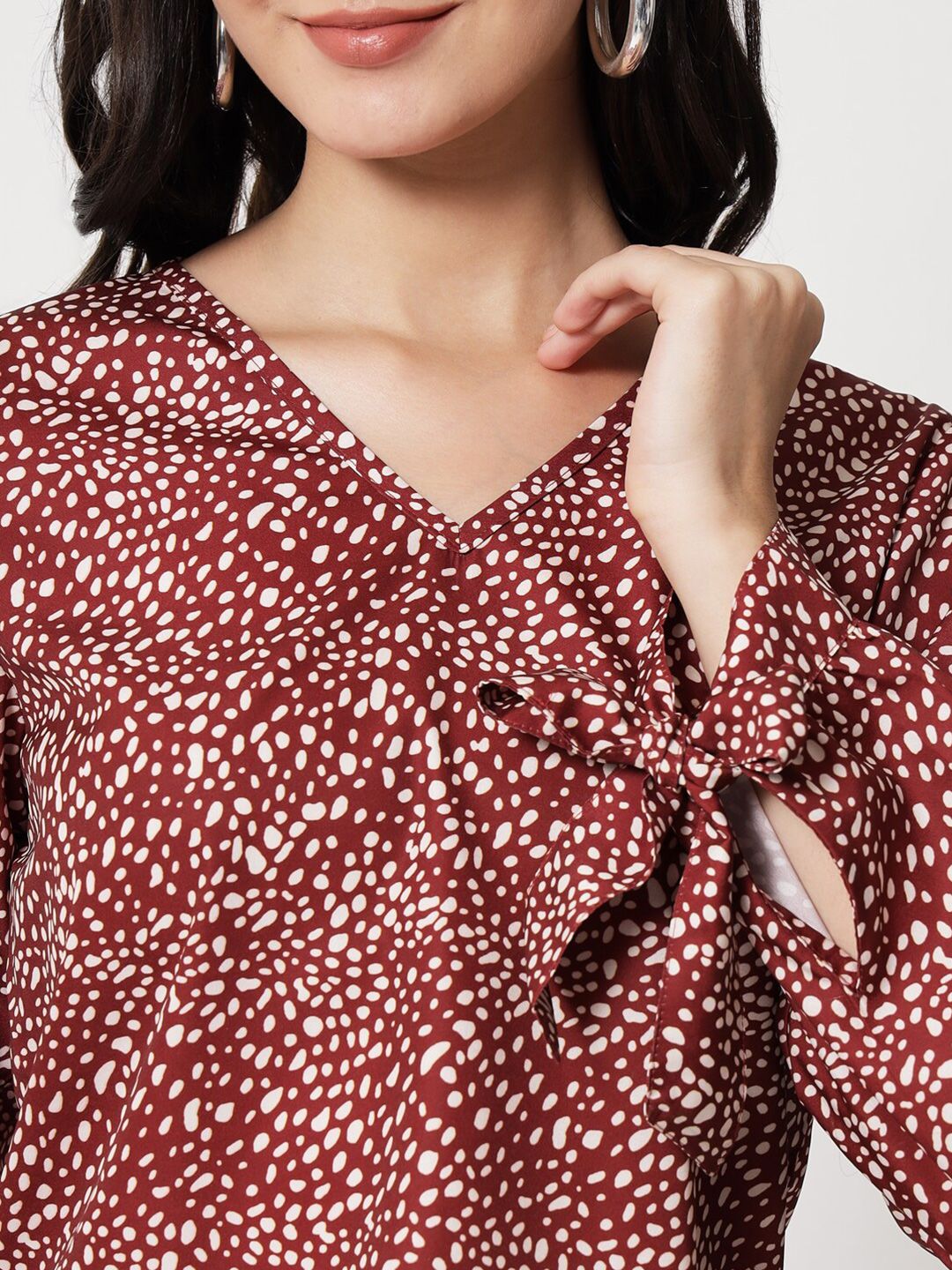 Kotty Abstract Printed V-Neck Crepe Top