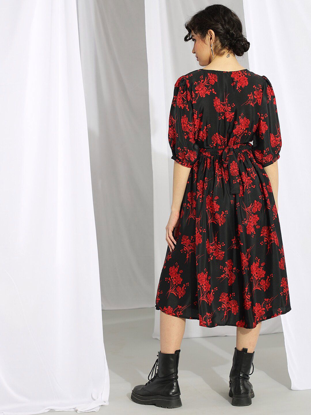 Kotty Black & Red Floral Printed Fit & Flare Midi Dress With Belt