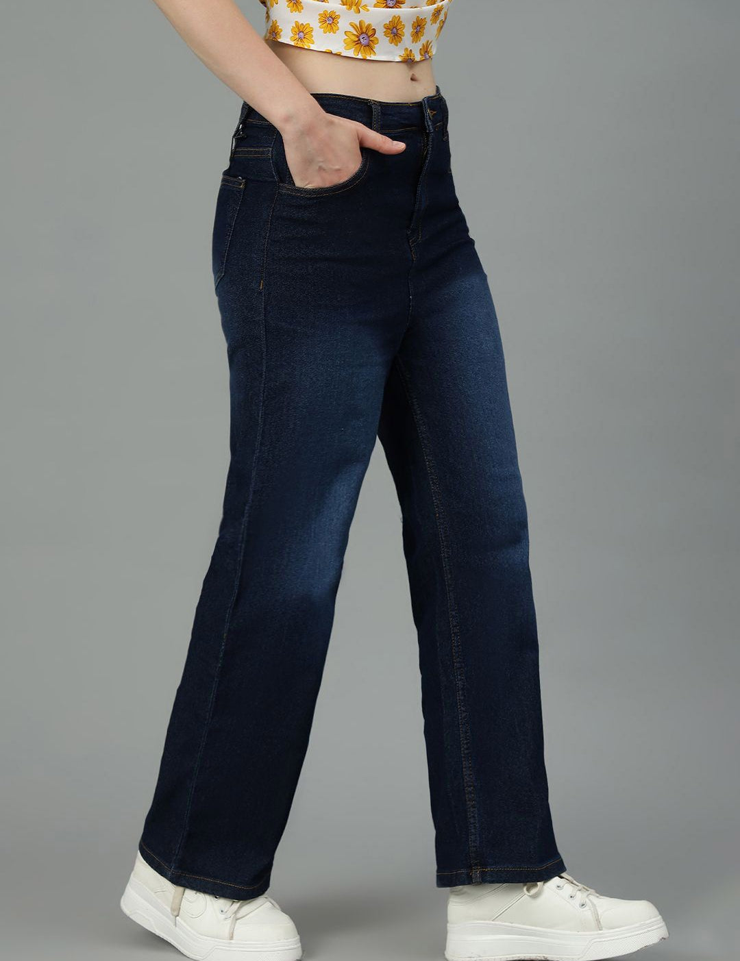 Kotty Women Straight Fit Low-Rise Light Fade Stretchable Jeans