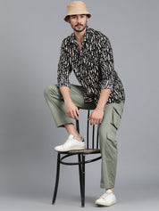 Kotty Black & Cream Abstract Printed Spread Collar Relaxed Fit Casual Shirt