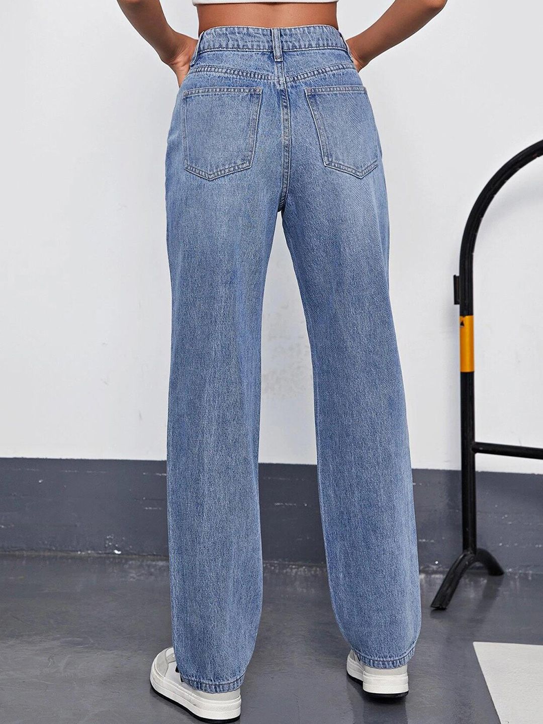 Kotty Women Jean Straight Fit High-Rise Light Fade Stretchable Jeans