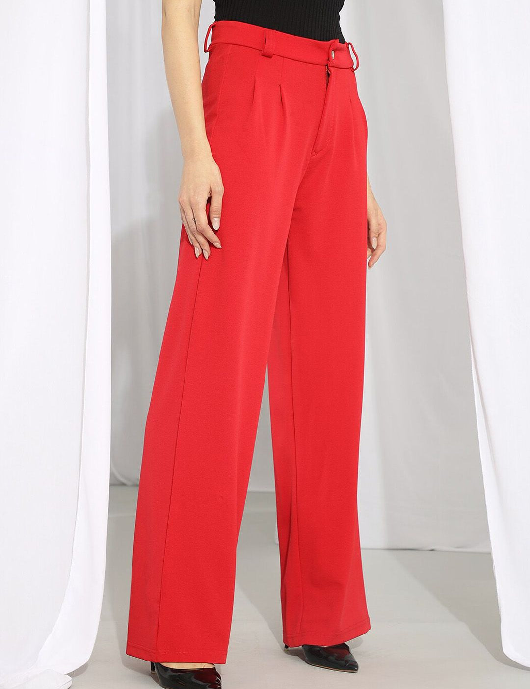 Kotty Women Relaxed High-Rise Straight Fit Trousers