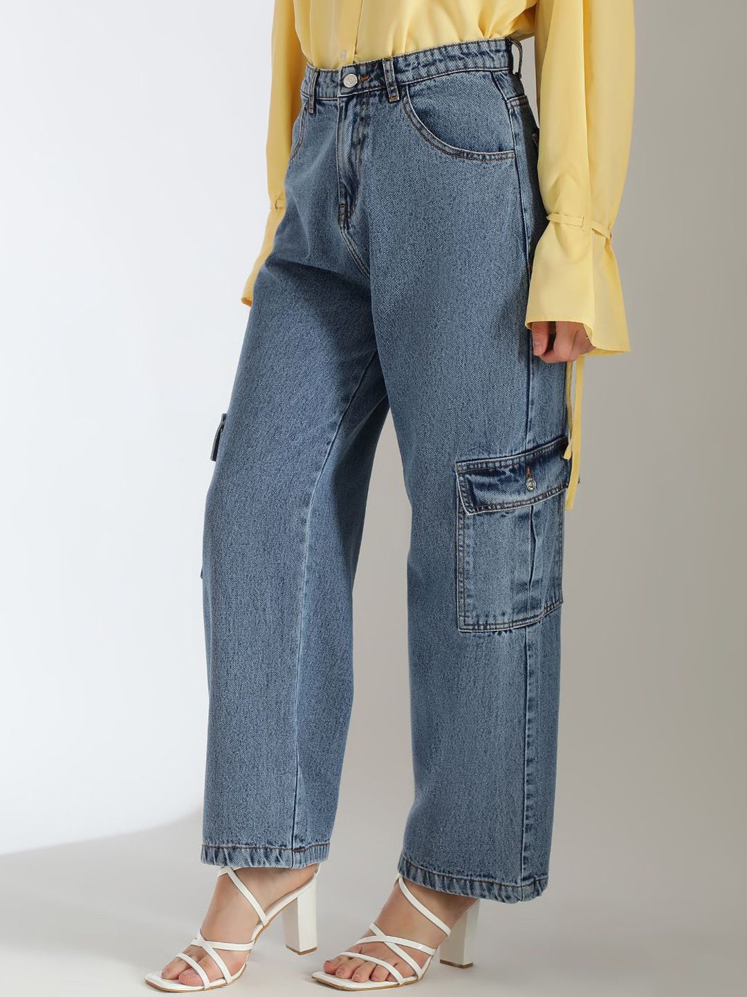 Kotty Women High-Rise Clean Look Stretchable Cargo Jeans