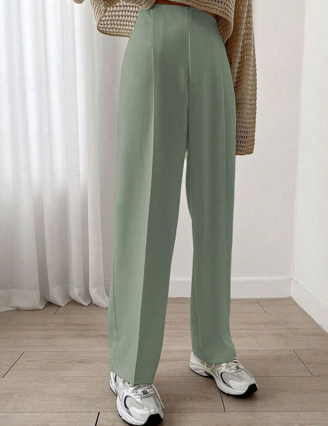 Kotty Women Relaxed Straight Leg High-Rise Pleated Regular Trousers
