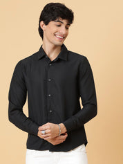 Kotty Men Relaxed Spread Collar Solid Casual Shirt