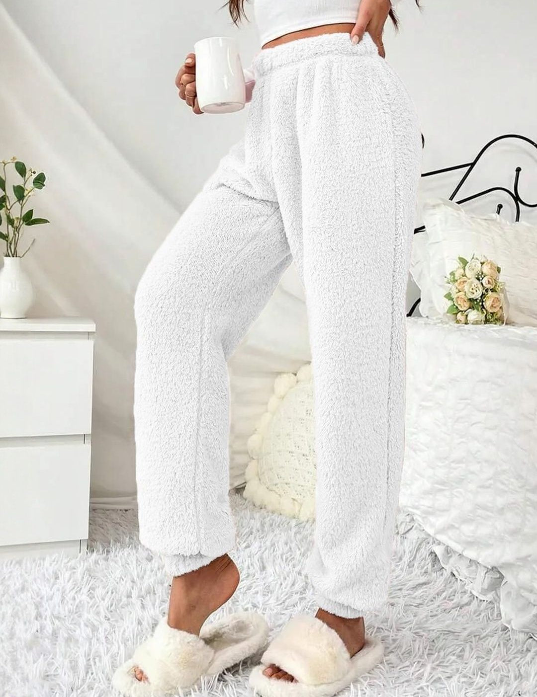 Kotty Women High-Rise Faux Fur Joggers Regular Trousers