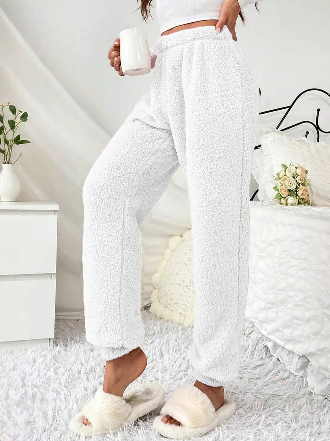 Kotty Women High-Rise Faux Fur Joggers Regular Trousers