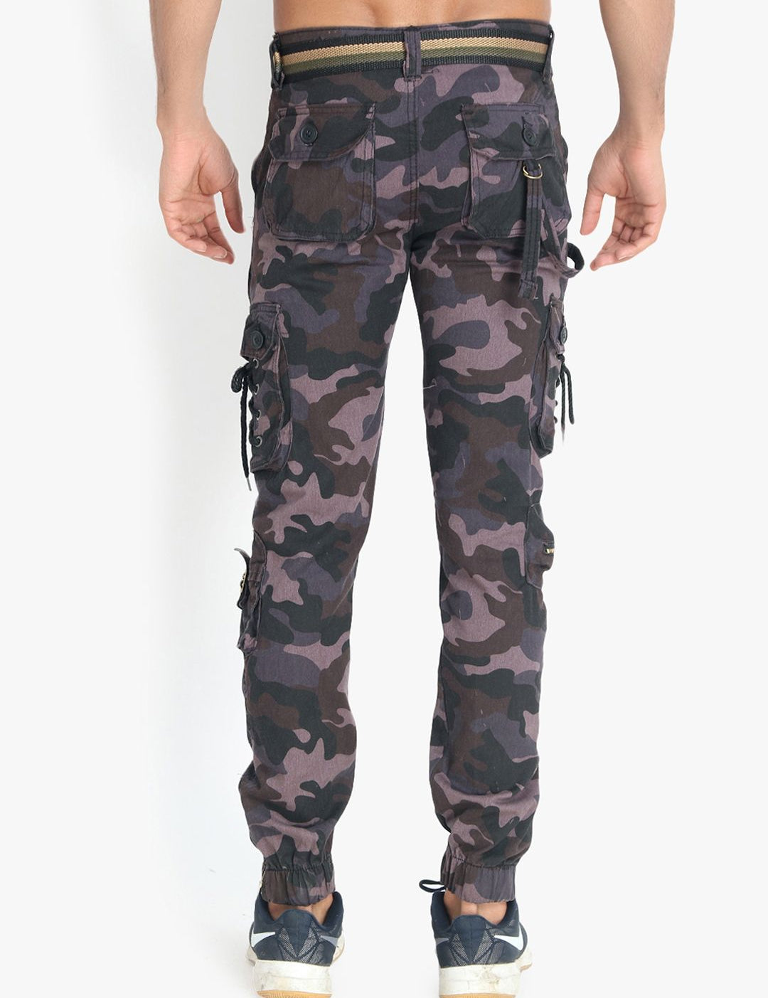 Kotty Men Black & Olive Green Regular Fit Camouflage Printed Cargos