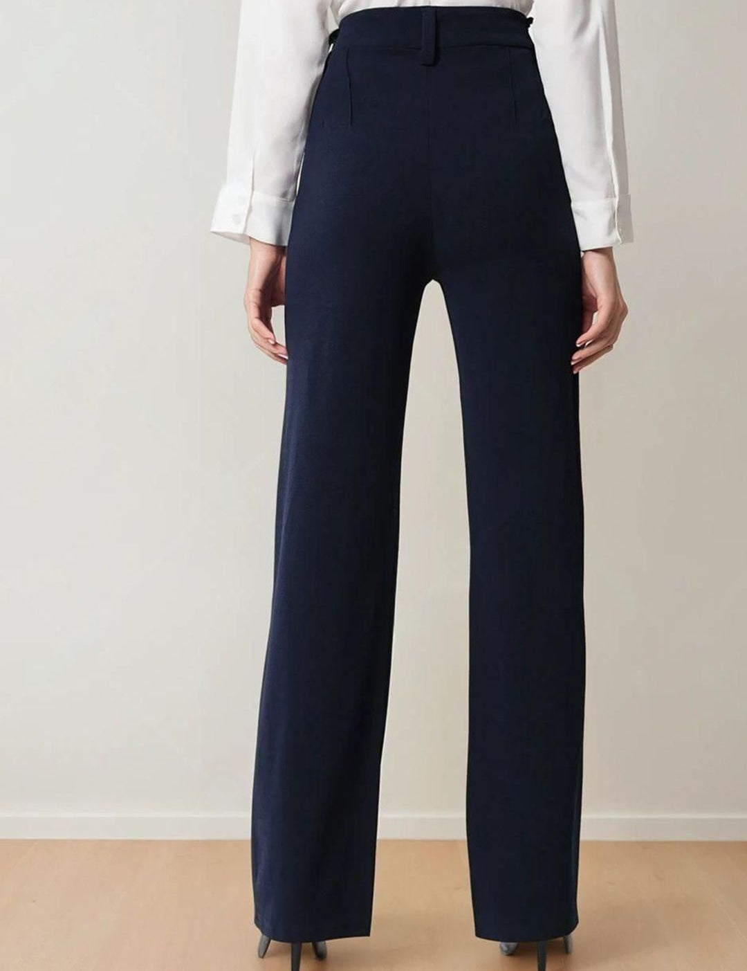 Kotty Women Straight Fit High-Rise Trousers