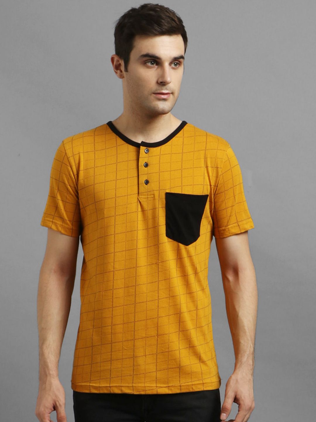 Kotty Men Yellow & Black Checked Henley T-shirt