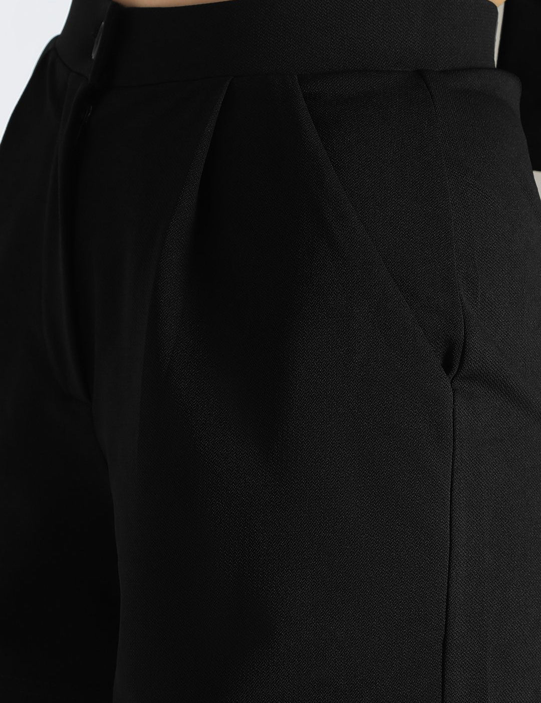 Kotty Black Shoulder Straps Top With Shorts