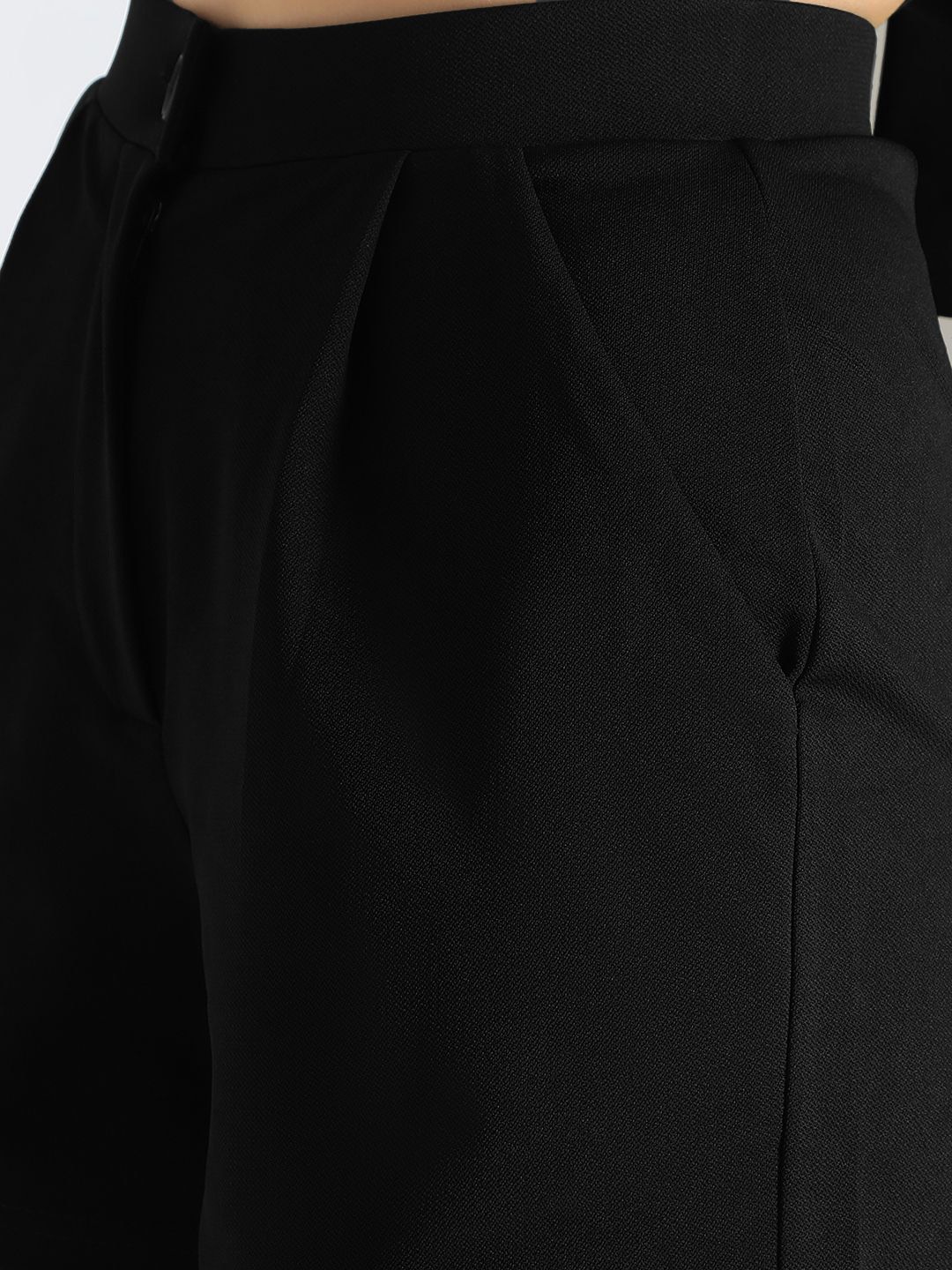 Kotty Black Shoulder Straps Top With Shorts