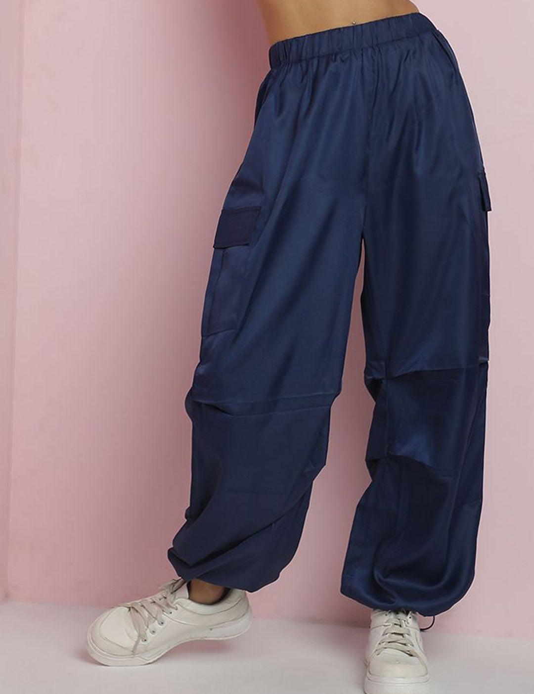 Kotty Women Solid Relaxed Mid-Rise Regular Fit Cargo Style Parachute Trousers