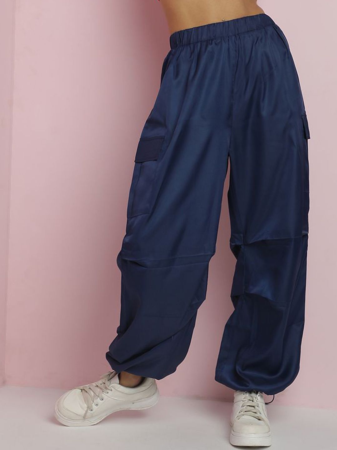 Kotty Women Solid Relaxed Mid-Rise Regular Fit Cargo Style Parachute Trousers