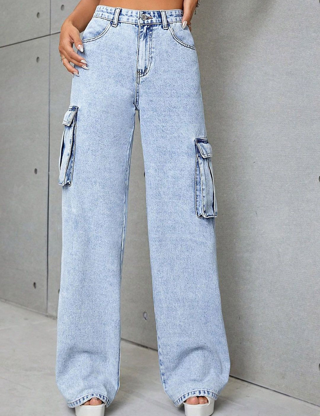 Kotty Women High-Rise Clean Look Stretchable Cargo Jeans