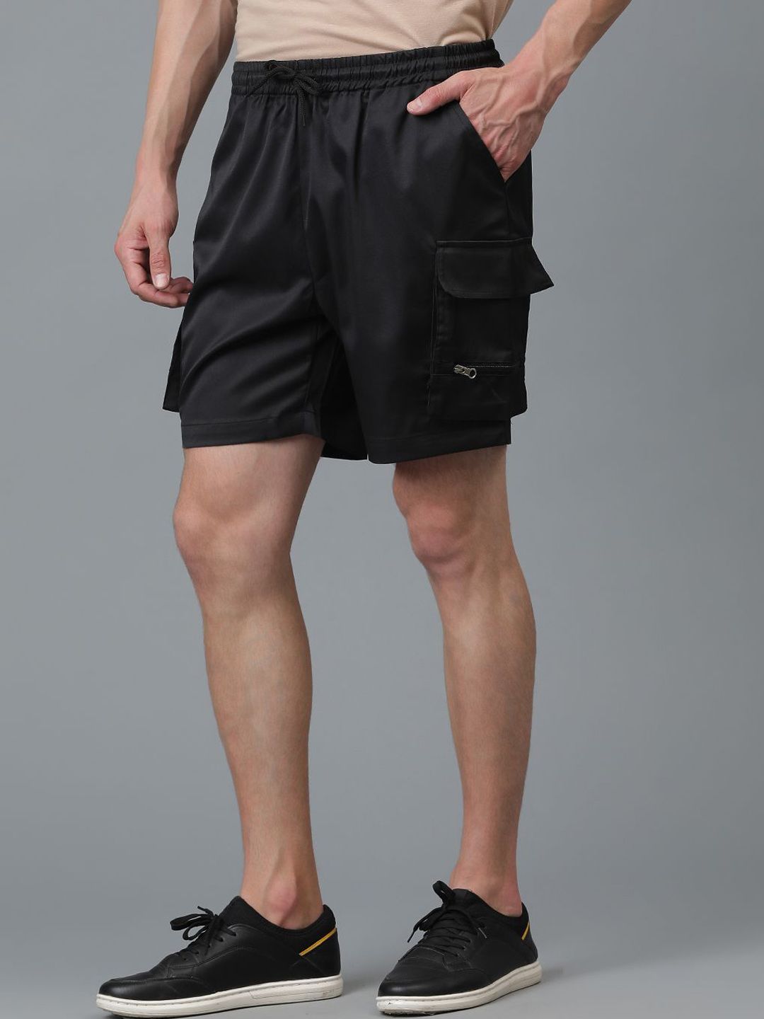 Kotty Men Low-Rise Cargo Shorts