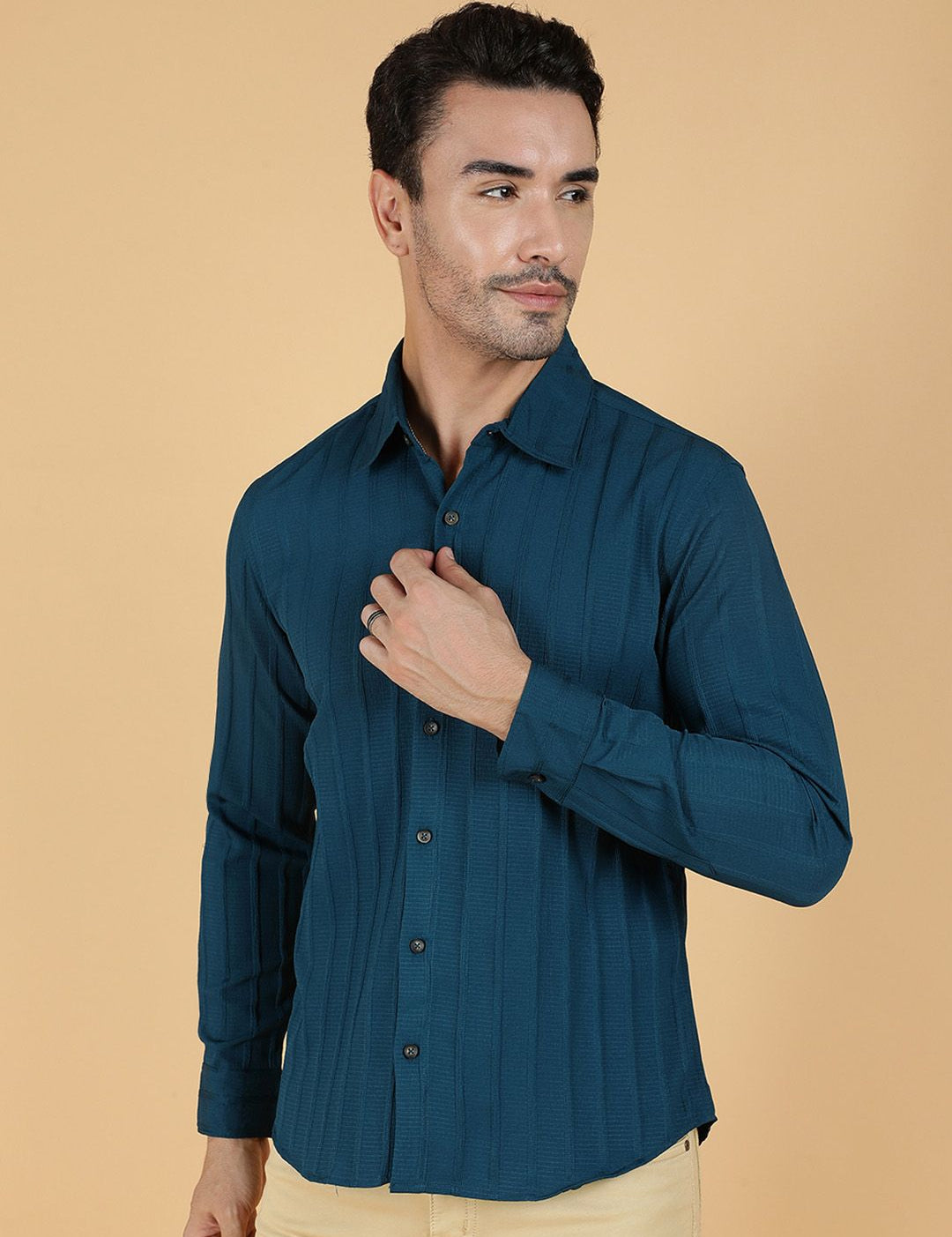 Kotty Men Relaxed Spread Collar Textured Casual Shirt