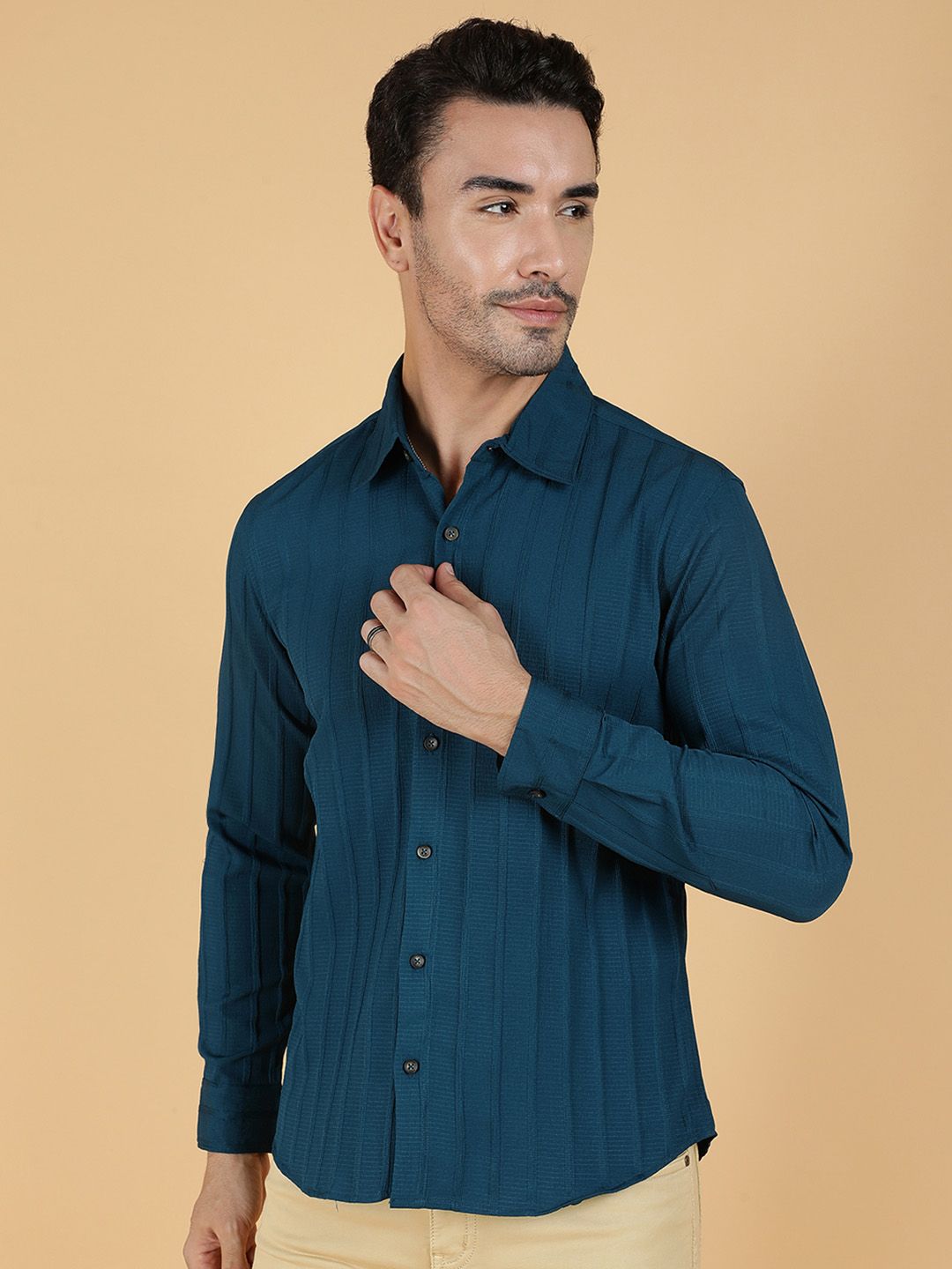 Kotty Men Relaxed Spread Collar Textured Casual Shirt